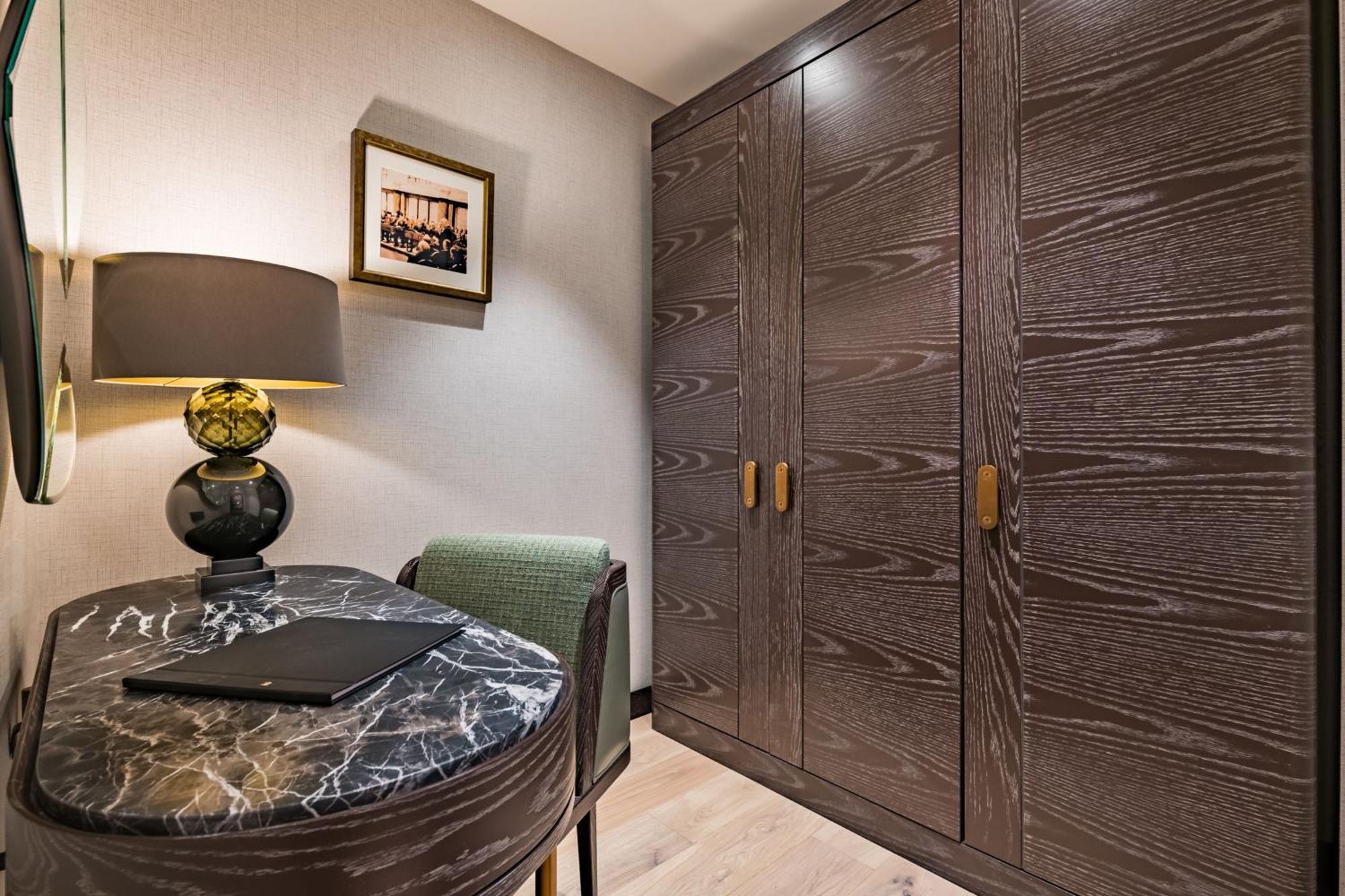 Stock Exchange Hotel, Manchester, Autograph Collection Zewnętrze zdjęcie A fitted wardrobe