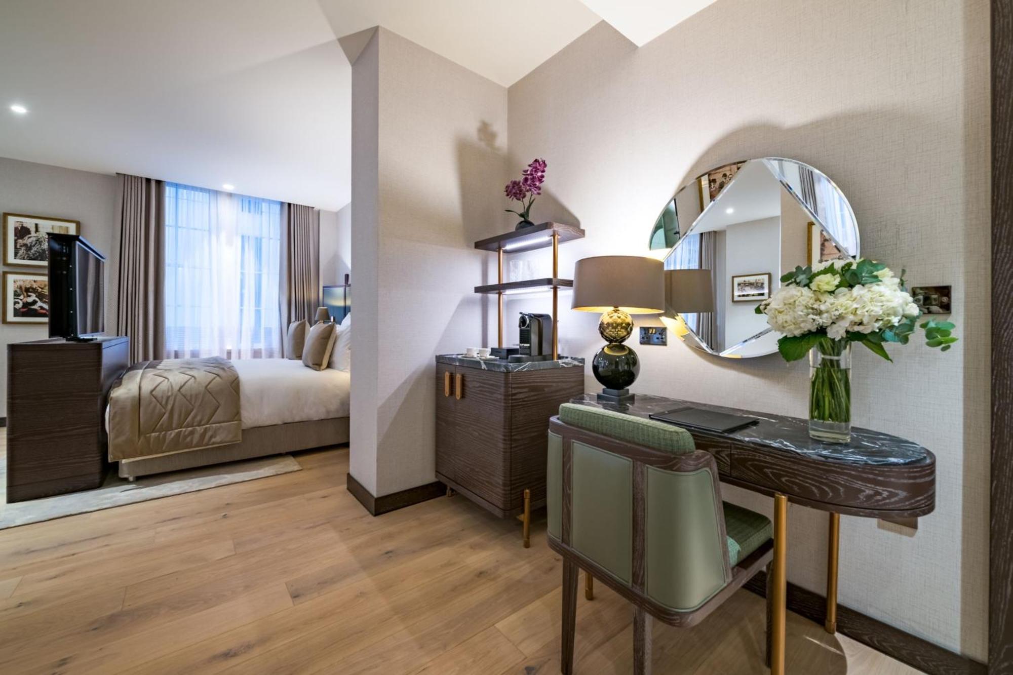 Stock Exchange Hotel, Manchester, Autograph Collection Zewnętrze zdjęcie A bedroom at The Ivy Collection